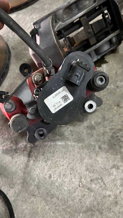 тормозні супорта і диски Tesla model 3 2018- розбірка