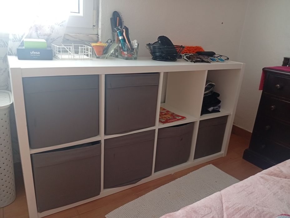 Quarto casal cama e cômoda