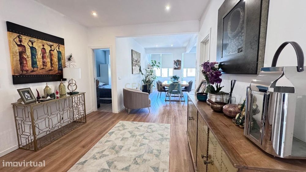 Apartamento Renovado em Almada com 3 Quartos e 2 WC