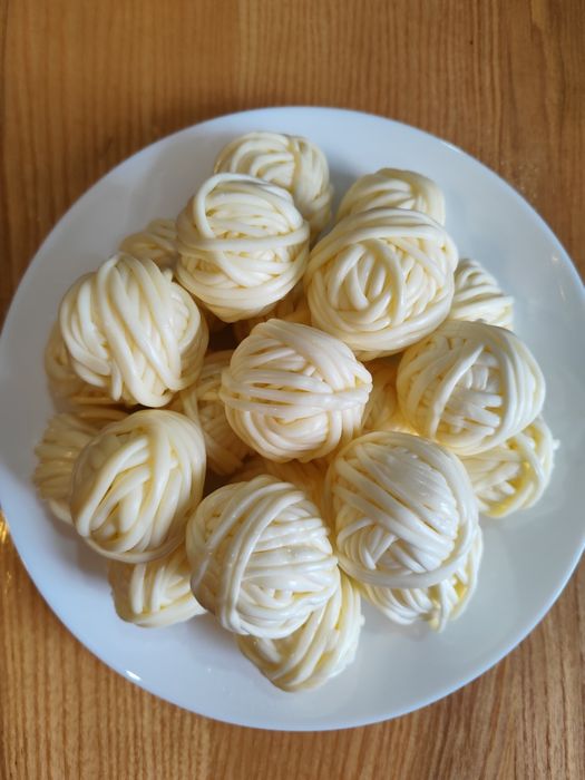Коси,коники,мішечки,м'ячики з домашнього сиру.Молочна продукція .