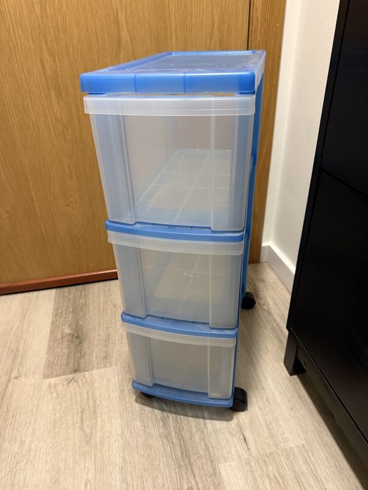 Móvel com 3 gavetas