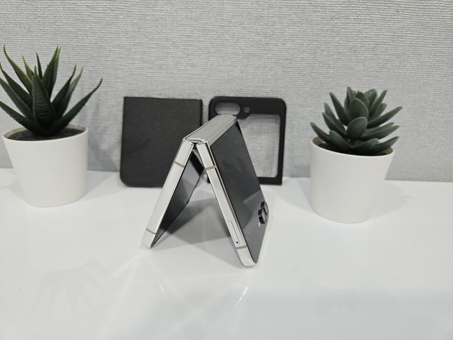 Продам Samsung Galaxy Flip 5 8/512Gb Cream!