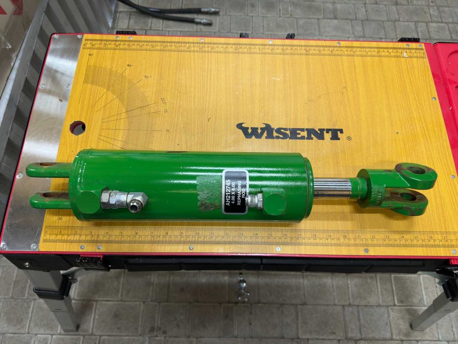 Гідроциліндр послідовний John Deere AH212745 / AH206901 (оригінал)