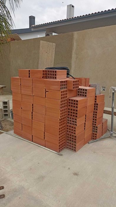 Tijolo 15, Obra material
