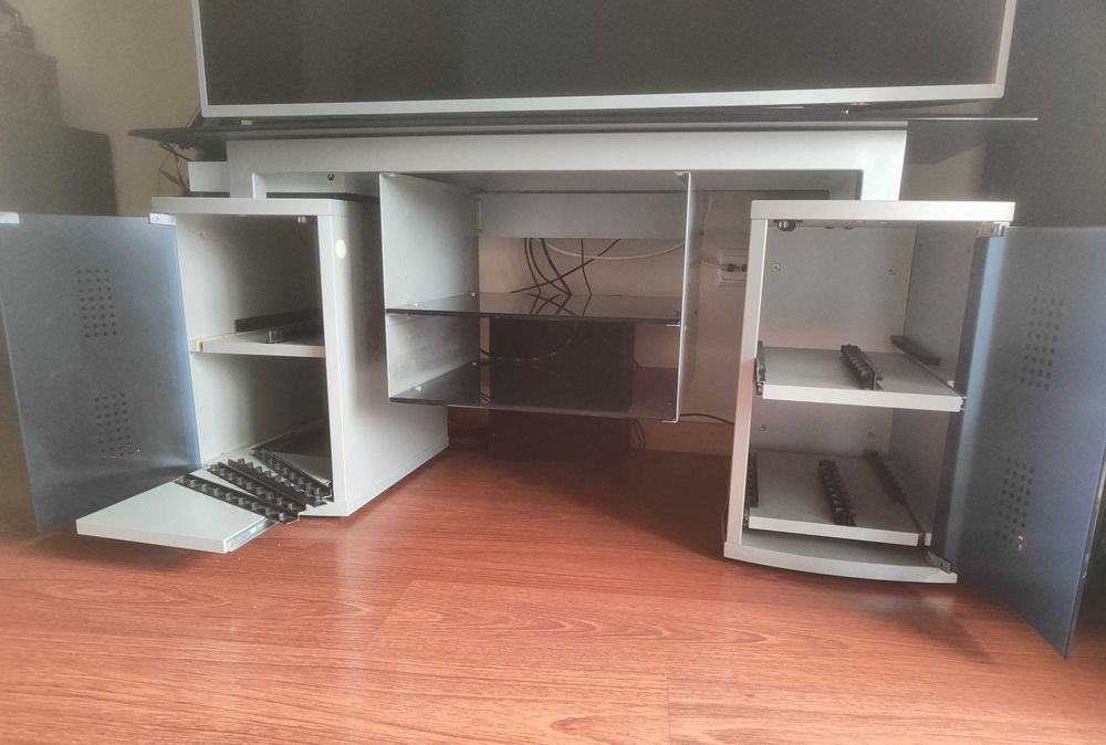 Móvel para TV rotativo em vidro, madeira e metal