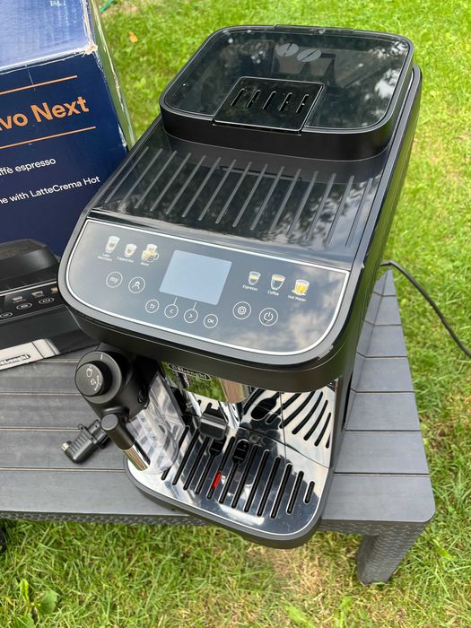 Кавомашина DELONGHI Magnifica Evo Next  2025 рік 12 місяць пробіг 270чашок