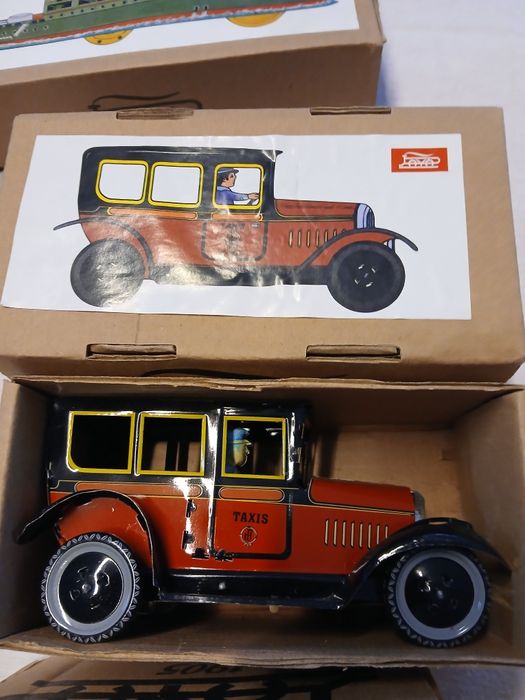 Miniaturas em chapa de corda