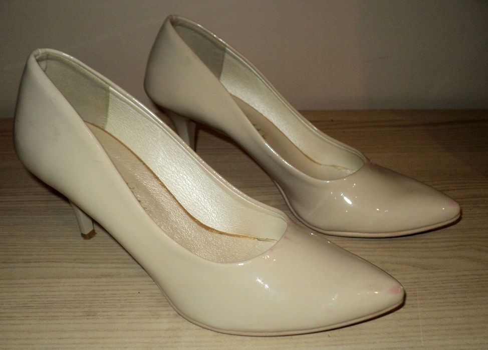 Szpilki ecru roz. 39