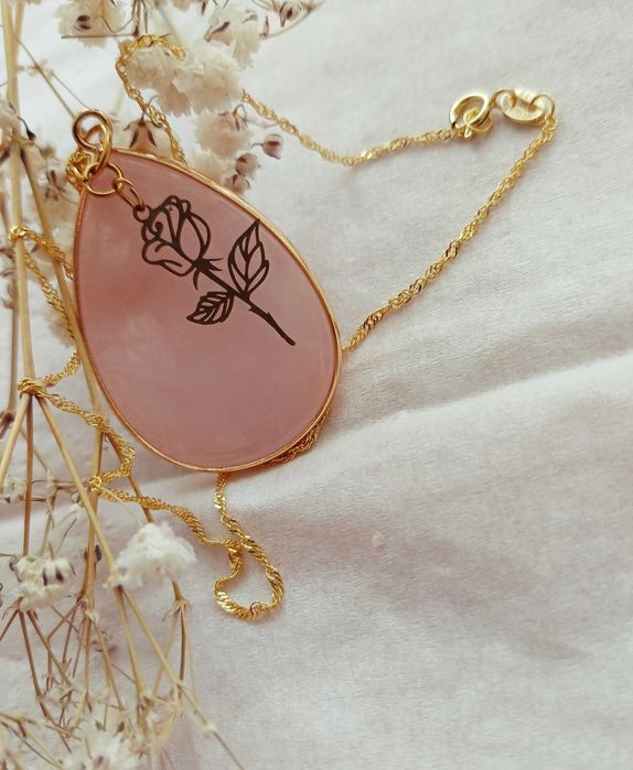 naszyjnik z naturalnym różowym kwarcem łezka