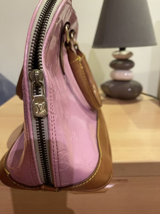 Carteira em pele envernizada rosa .