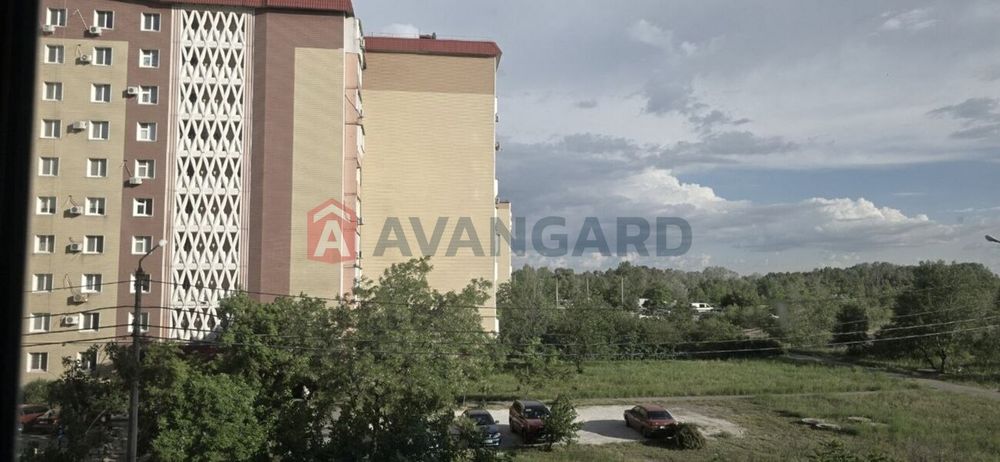 Продаж 3 кімнатної квартири у новому будинку, 2005 р.буд., кімнати окремі, кухня 10 кв.м.