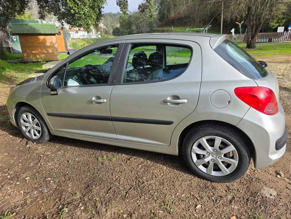 Peugeot 207 Hatchback 1.4 HDI – 68 Cv