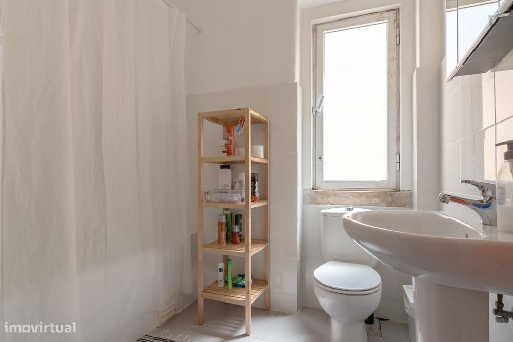 Quarto - localizado em Intendente Lisbon
