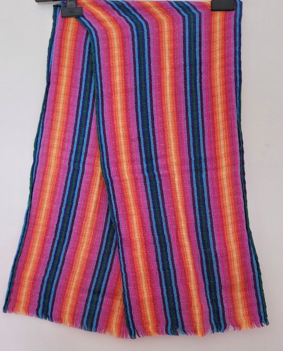 Quatro lenços/cachecóis por €7