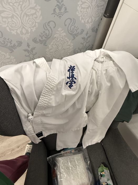 Karate kimono 8-9 lat i ochraniacze komplet
