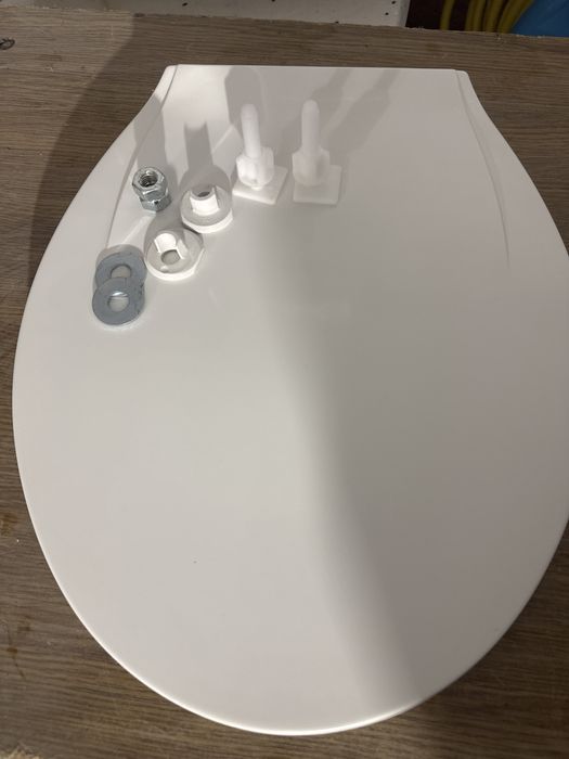 Miska WC wisząca Arkus z deską polipropylen