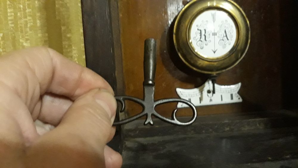 Продам старинные настенные часы Le Roi A Paris