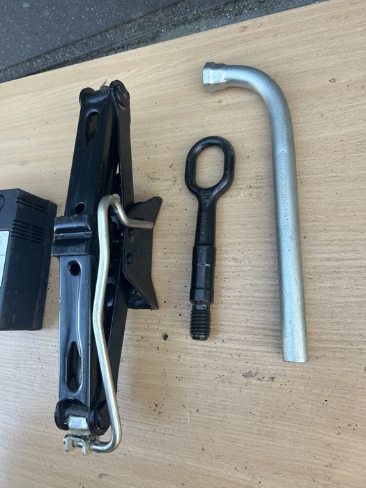 Домкрат VW Passat B7 B8 Golf 6 7 8 Touran Caddy Skoda A5 A7 Rapid