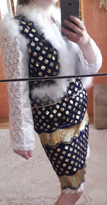 Жіночий костюм на прокат або продаж