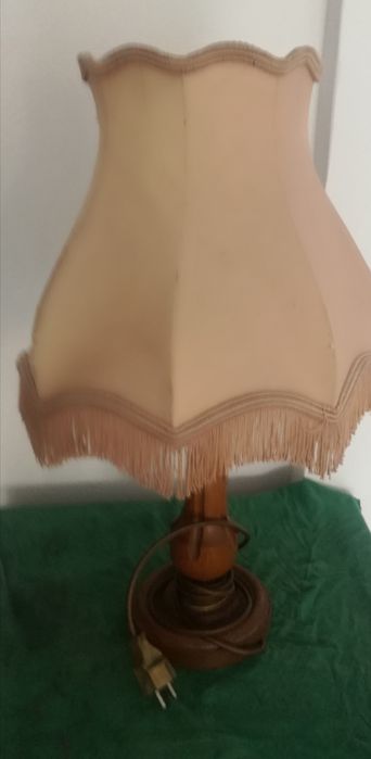 Stara lampa drewno.