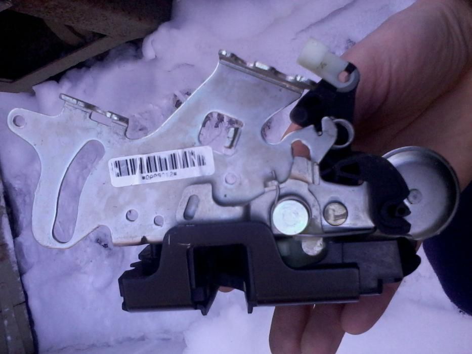 Продам недорого дверные замки мерседес вито виано оригинал.звоните.