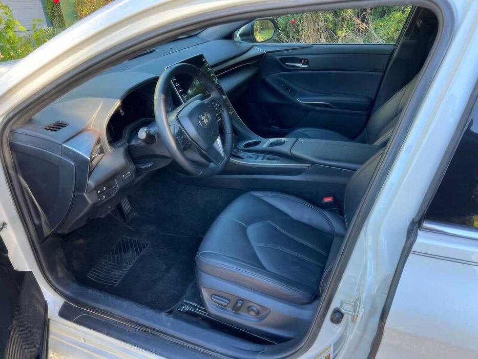 Toyota Avalon Hybrid XLE      2021