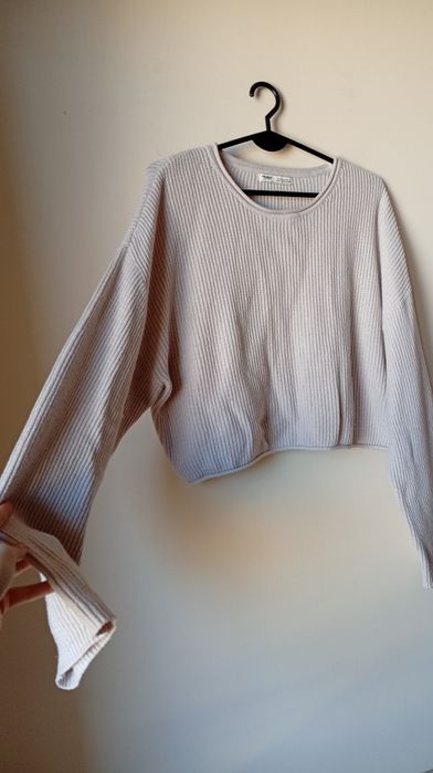 Kremowy luźny sweter ,Pull &Bear, rozmiar M