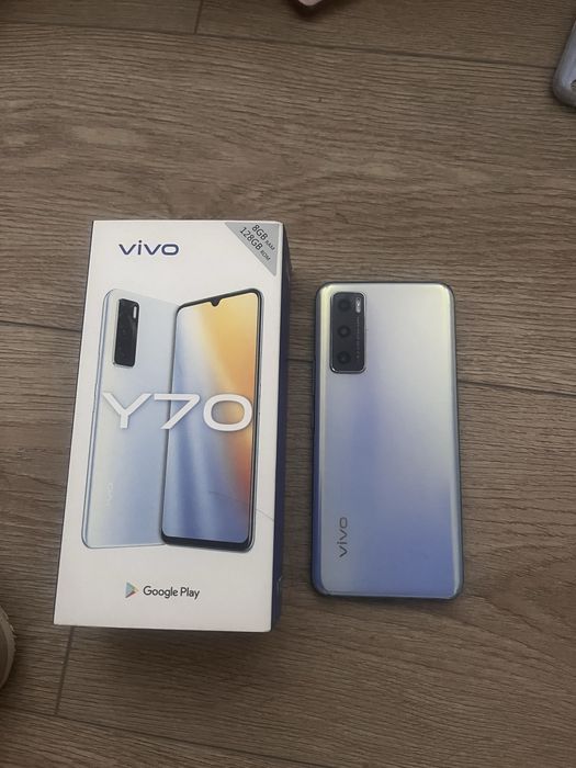 vivo y70 128gb/8gb RAM