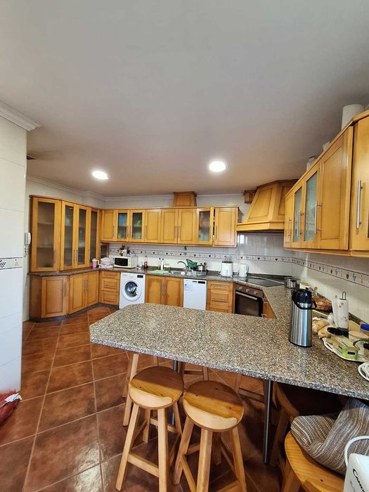 Moradia T4 totalmente independente mobilada e equipada