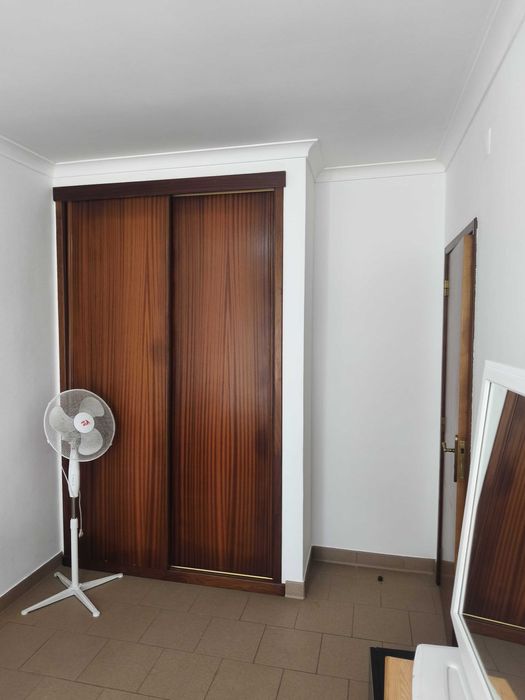Arrenda-se quarto em pataias