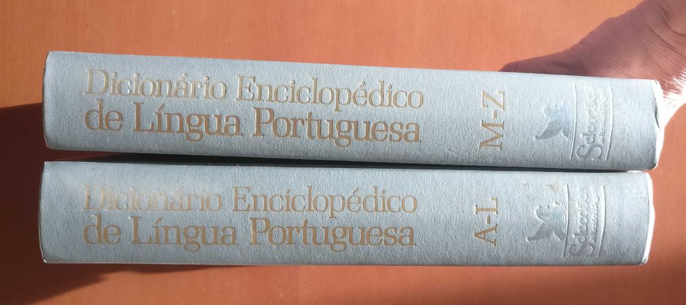 Dicionário Enciclopédico de Língua Portuguesa