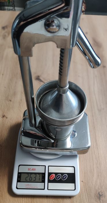 Соковитискач для цитрусів