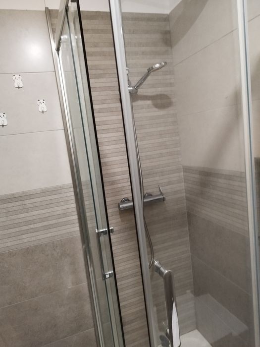 Alugo quarto com suíte