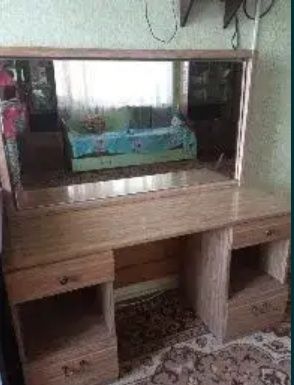 Косметический столик,с большим зеркалом Обогреватель , Пылесос