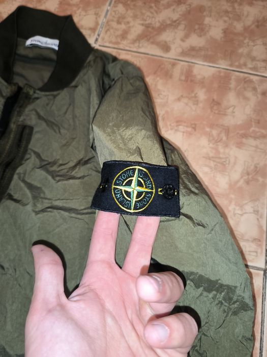 Куртка Stone island оригинал новое состояние нейлоновая очень круто смотриться на теле розмiр м дивіться заміри в описі