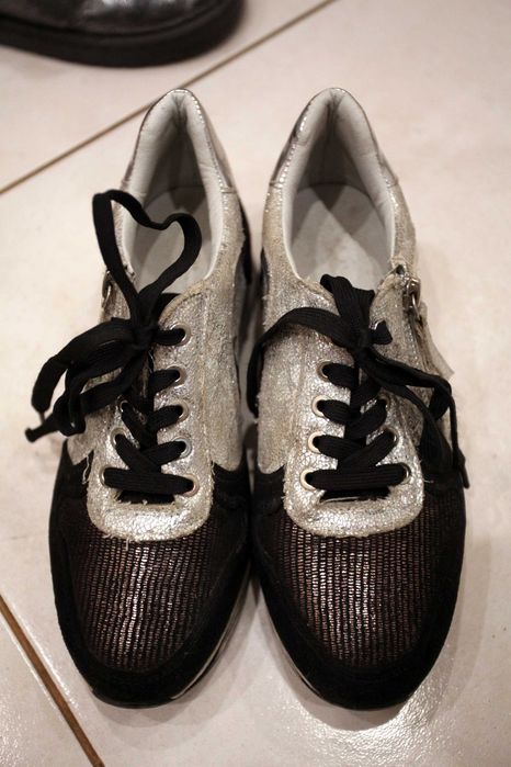 Nieważkie, stylowe, srebrne Sneakersy marki Belucci Rozmiar 36