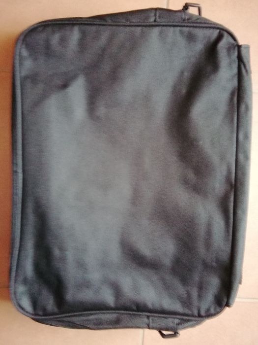 Saco/mala de viagem novo em nylon.