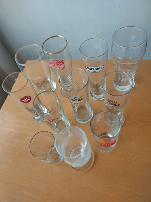 Conjunto de copos de cerveja para coleccionadores.