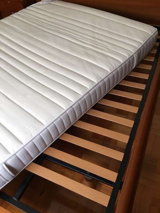 Cama de casal em cerejeira maciça