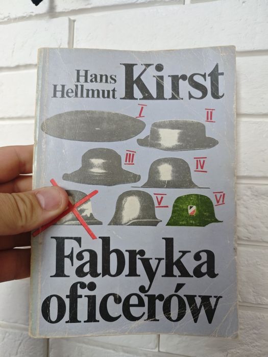 Fabryka oficerów książka Hans hellmut