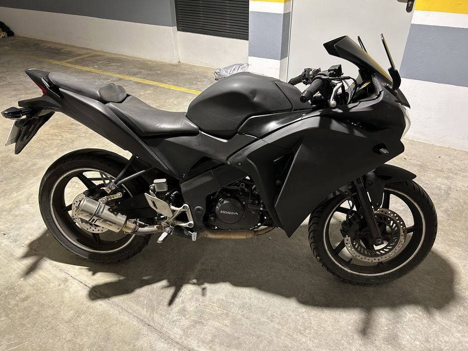 Vendo mota cbr 125 r