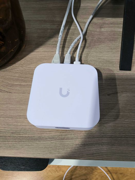 UniFi Express 7 - 10G Cloud Gateway with integrated WiFi 7