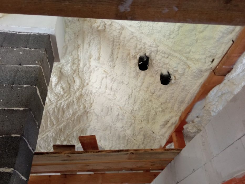 Ocieplenie pianą PUR,  Ocieplanie piana PUR ,  izolacja poddasza