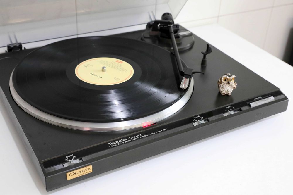 Technics SL-Q300 Direct-Drive Turntable64286572021890121