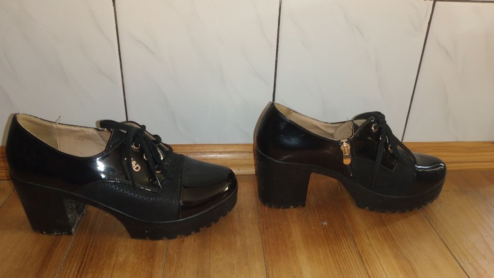 Туфлі лаковані шнурівки