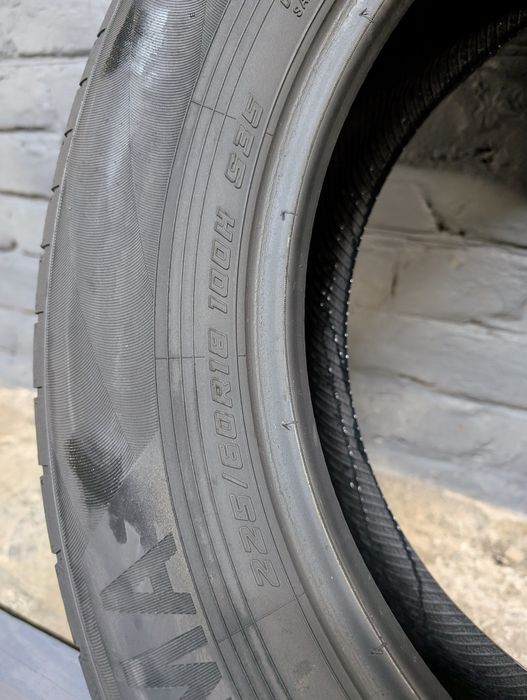 Пара всесезонніх шин Yokohama 226/60 R18 225*60 18 Avid gt