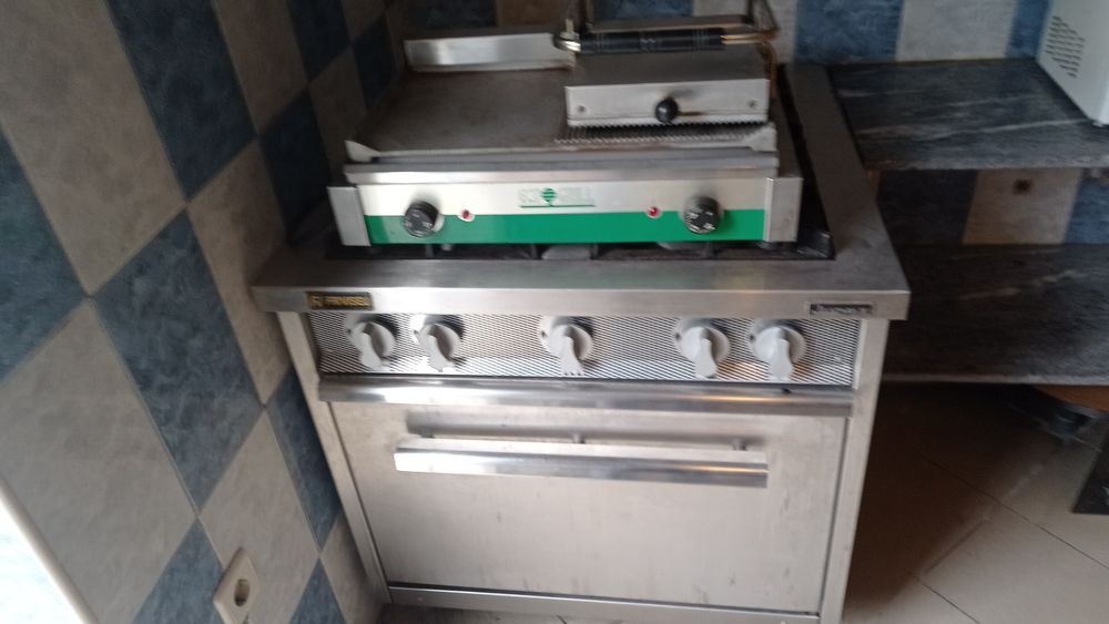Vendo fogão endostrial 1200€de