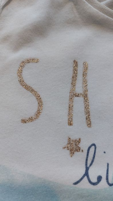 Tshirt z brokatowy napisem