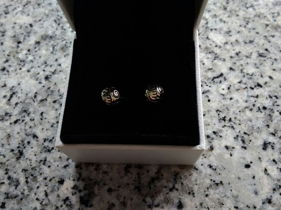 2 pares de brincos novos