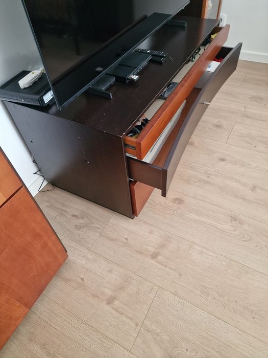 Móvel sala cristaleira e televisão